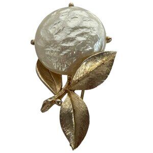 Sarah Coventry Faux Pearl Brooch Pin Baroque Vintage Gold-Tone White Flower Leaf